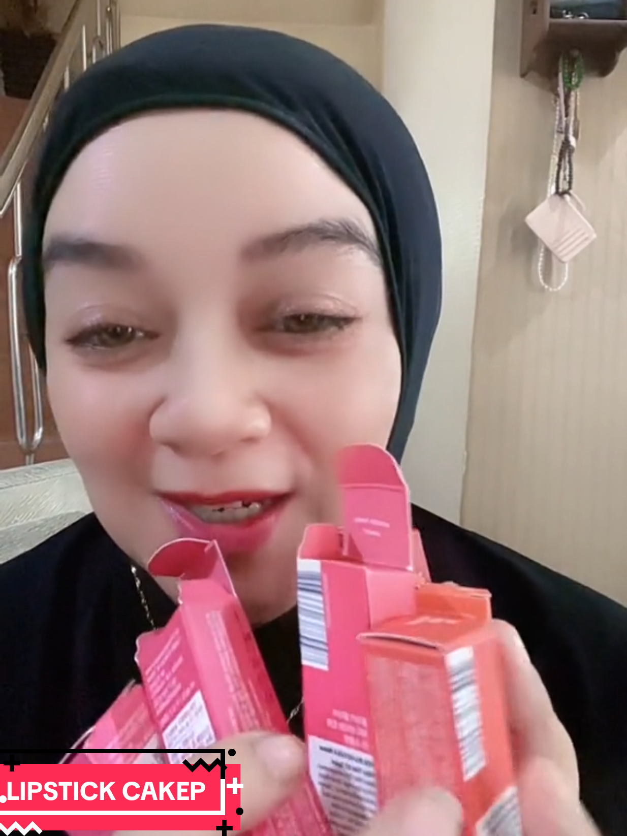 Lipstick cakep tahan lama dengan warna yang cantik #dewisunday #lipstick #holikaholika #longlasting #cantik 