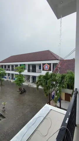 rain in smaza🌦️ #smazapo #rain #png24jam #epyepebund #sma1ponorogo 