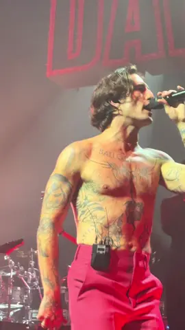 The last 5 seconds of this vid are insane actually  #damianodavid #damianodavidedit #maneskin #concert @Damiano David 