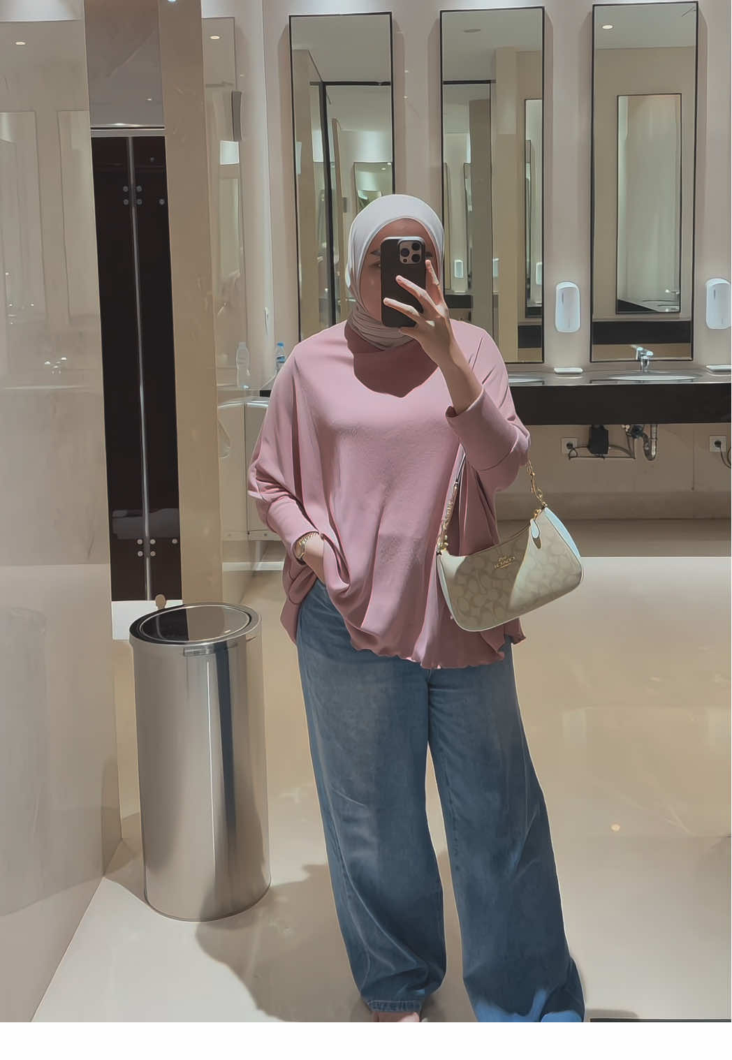 Pink mix jeans, so cutee😍😍#batwingwanita #outfitideas #outfitnongki #fyppppppppppppppppppppppp #bajuwanita 
