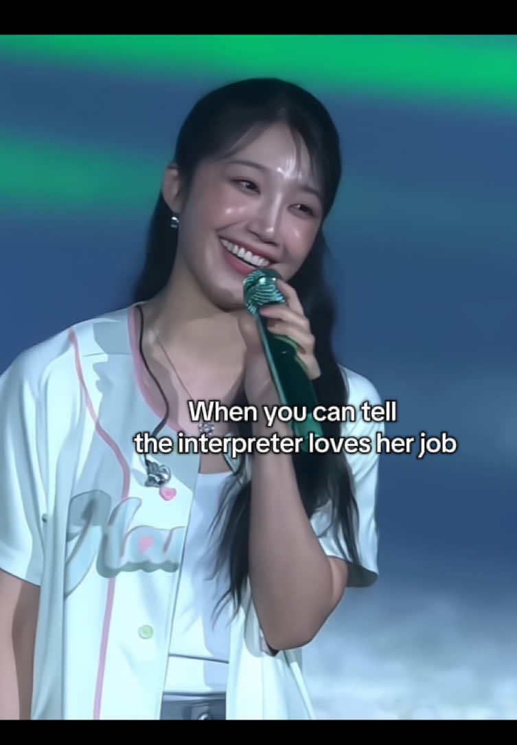 It’s always so nice to see celebs who are appreciative of others.  Kudos to the interpreter for being so good. 👏🏻  #jeongeunji #정은지 #jungeunji #apink #eunji 