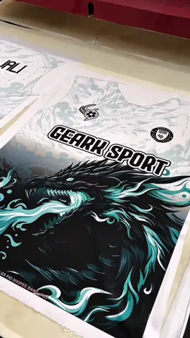 Hasilnya jelas tajam dong,di geark sport tentunya mengutamakan kualitas dong😎🤩#gearksport #customjersey #futsal #sepakbola #fyp 