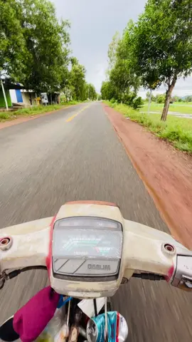 ពាក្យចាស់និយាយថា«មនុស្សកុំឲ្យមើលងាយមនុស្ស»ម្សិលមិញឃើញខ្ញុំដើរ សើចខ្ញុំ ថ្ងៃនេះទិញម៉ូតូថ្មីបាន ជិះឲ្យអ្នកសើចខ្ញុំ បានឃើញម្តង😎 #foryou #foryoupage #fypシ゚viral #😂😂😂 