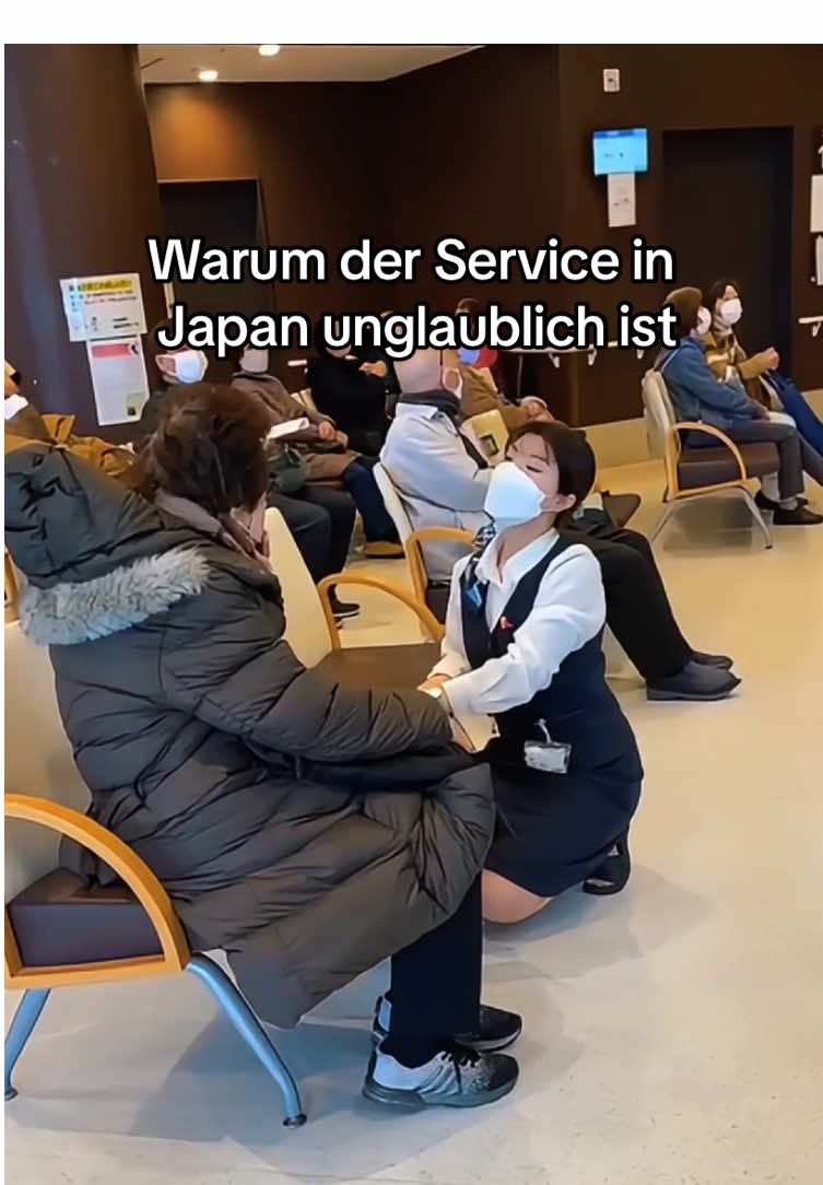 Entdecke das Geheimnis hinter der legendären Höflichkeit in Japan! Vom Keller bis zum einfachen Verkehrslotsen - jeder respektiert die Kunden. Erfahre, wie Erziehung von Klein auf dieses Verhalten prägt. Like, teile und abonnier für mehr spannende Einblicke in Japan! #Japan #japanischekultur #höflichkeit #Reisen #Entdecken 