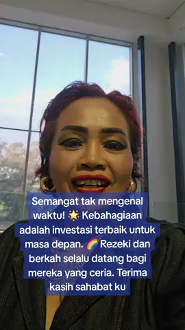 Meskipun lelah, senyum tetap merekah! 😄 Kebahagiaan adalah magnet rezeki. 💖 Mari terus semangat dan bersyukur. 