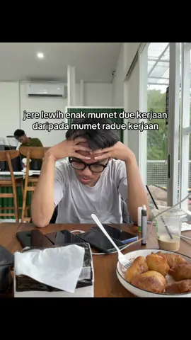 enak maning nek ora mumet🗿