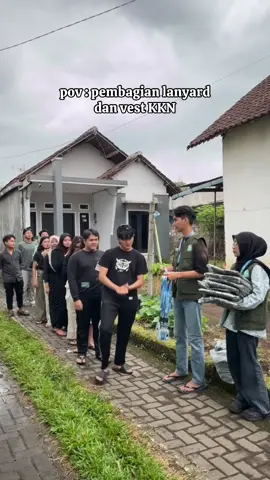 vest sudah dibagi, prokeran siap dijalani🤩💪🏻  #kkn2025 #kknunesa2025 #kkntematik  #malangsuko #kknt 