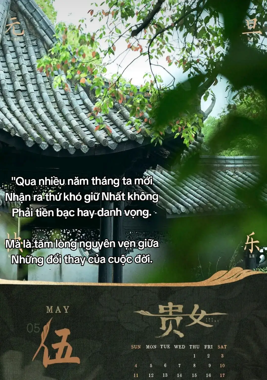 “Tấm lòng không thay đổi” có thể hiểu là sự kiên định, trung thành và trước sau như một trong tình cảm, suy nghĩ hoặc niềm tin. Nó giống như một ngọn lửa âm ỉ nhưng không bao giờ tắt, bất kể gió bão, bất kể thời gian, bất kể hoàn cảnh có đổi thay thế nào. Một tấm lòng không thay đổi là khi ta dành tình thương cho một ai đó, không phải chỉ trong lúc vui vẻ thuận lợi, mà cả trong khi khó khăn, gian khổ, thậm chí khi người kia không còn hoàn hảo như ta từng hình dung. Đó là sự trung thực trong cảm xúc, là gốc rễ của lòng chung thủy, là một thứ sức mạnh nội tâm khiến con người không bị cuốn trôi theo những cám dỗ tạm bợ hay những biến động bên ngoài. Trong tình bạn, “tấm lòng không thay đổi” chính là việc ta vẫn coi trọng nhau, vẫn ở bên cạnh nhau, ngay cả khi người kia rơi vào thất bại, khi họ không còn vinh quang hay địa vị như trước. Trong tình yêu, nó là sự thủy chung, là lời hứa thầm lặng rằng dù tóc xanh phai thành tóc bạc, dù tuổi trẻ qua đi, thì tình cảm vẫn nguyên vẹn như thuở ban đầu. Trong lý tưởng sống, đó là sự trung thành với niềm tin của mình, là dám đi đến cùng một con đường dù con đường đó không dễ dàng. Một tấm lòng không thay đổi không có nghĩa là cứng nhắc hay cố chấp, mà là sự vững vàng trong cốt lõi, như thân cây đại thụ có thể nghiêng theo gió nhưng gốc rễ thì luôn bám chặt vào lòng đất. Người có được điều ấy thường tạo cảm giác an toàn cho người xung quanh, bởi họ không bị lung lay bởi lợi ích nhỏ nhoi hay cảm xúc thoáng qua. Trong dòng đời, mọi thứ có thể đổi thay: thời gian, hoàn cảnh, cả chính con người cũng thay đổi. Nhưng nếu ai đó vẫn giữ được “tấm lòng không thay đổi”, thì người ấy giống như một cột mốc để ta quay về, như một mái nhà luôn rộng mở, hay một bến bờ bình yên để neo đậu tâm hồn.#caption #fyp #xh #xhhhhhhhhhhhhhhhhhhhhhhh 