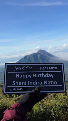 buat tanggal 5 oktober @Shani Indira @INSHANITY 👑  #fypage #fyp #shaniindiranatio #beranda #merbabu 