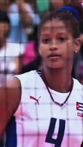 🤯This sweet girl didn't know that in the years to come, she would be the best opposite in the world🥺♥️ 14 years old Melissa Vargas✨️.  #volleyballworld #volleyballplayer #volleyballgame #volleyballthailand #volleyballgirls 