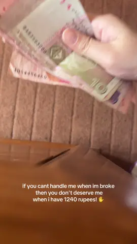 paise atay he sab agay peche ghoomne lag jatay hain 🥱 #billionaire #money 