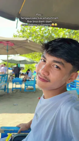 Biar ga di sangka ngeliatin yang ganteng terus😂