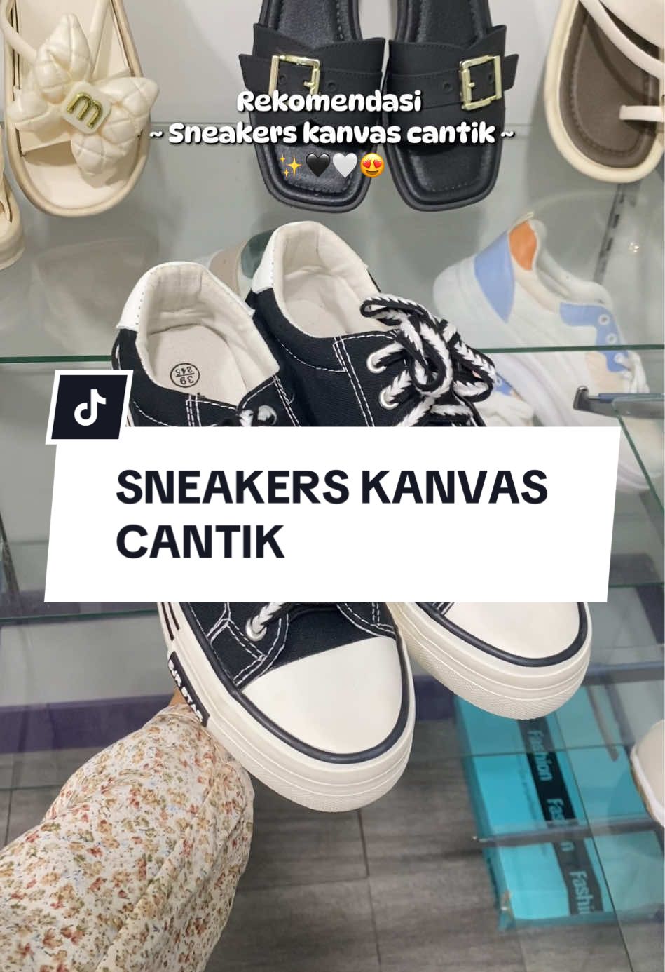 Spesial pembelian ada free kaos kaki loh✨😍😋#sneakers#sneakers#sneakerwanita #sepatuwanita#sepatuolahraga   