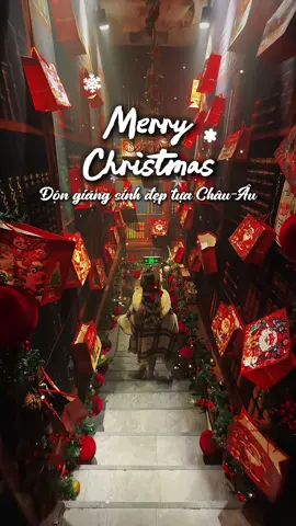 Ta nói cái quán chụp cả ngày không hết concept luôn á 😀 #giangsinh2025 #christmas #cafesaigon #cafe #huongnoilamphim 