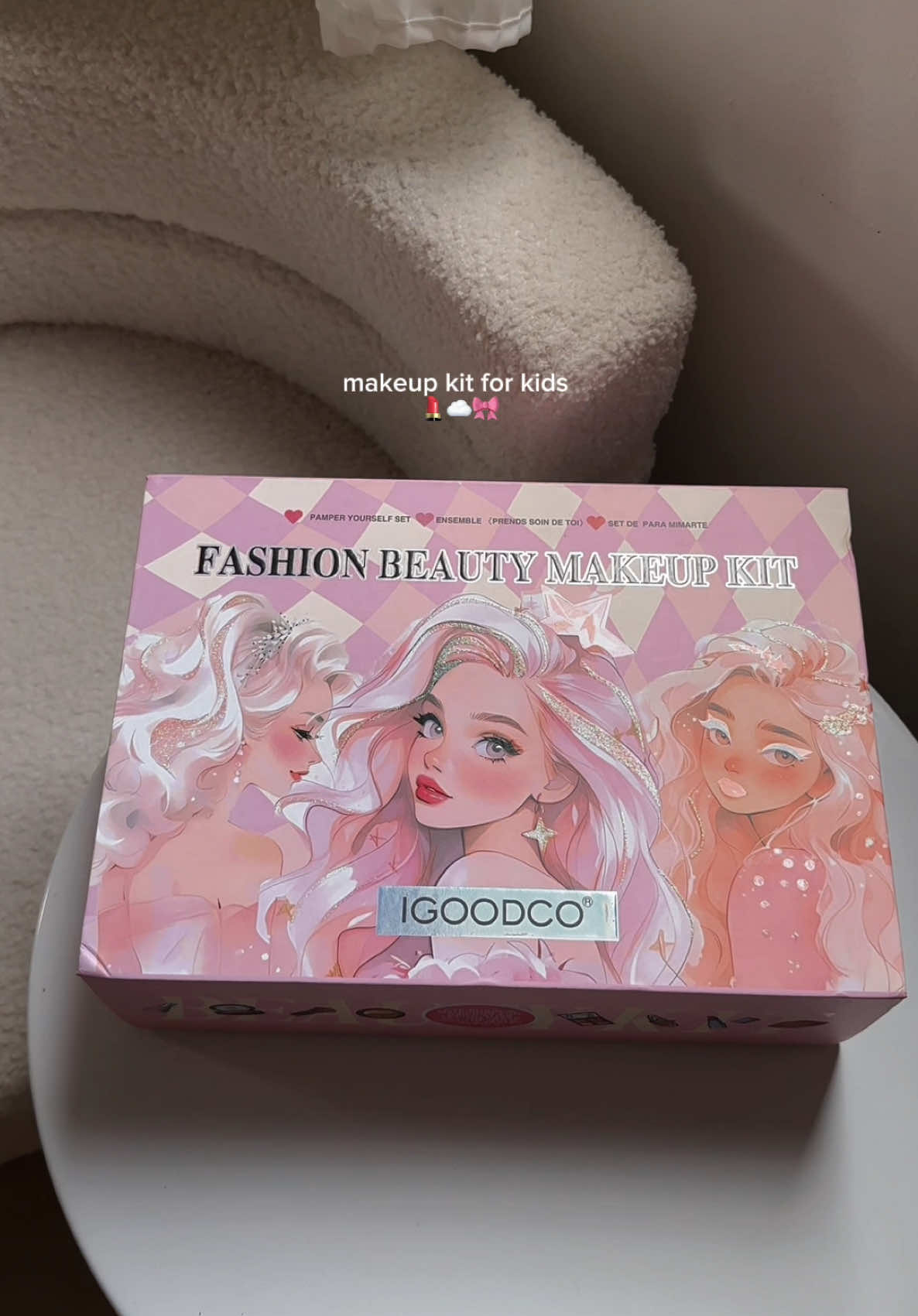Makeup kit for kids. 