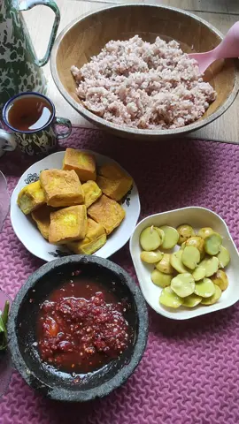 makan siang nasi merah#sambeljengkolasin#tahutumiskangkung#pensiunbahagia 