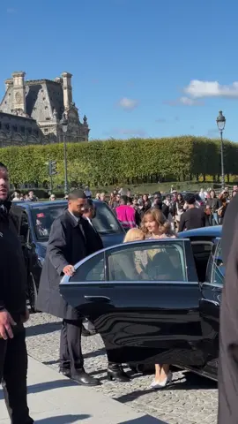 LISA AT LV FASHION WEEK #lisa #blackpink #parisfashionweek 