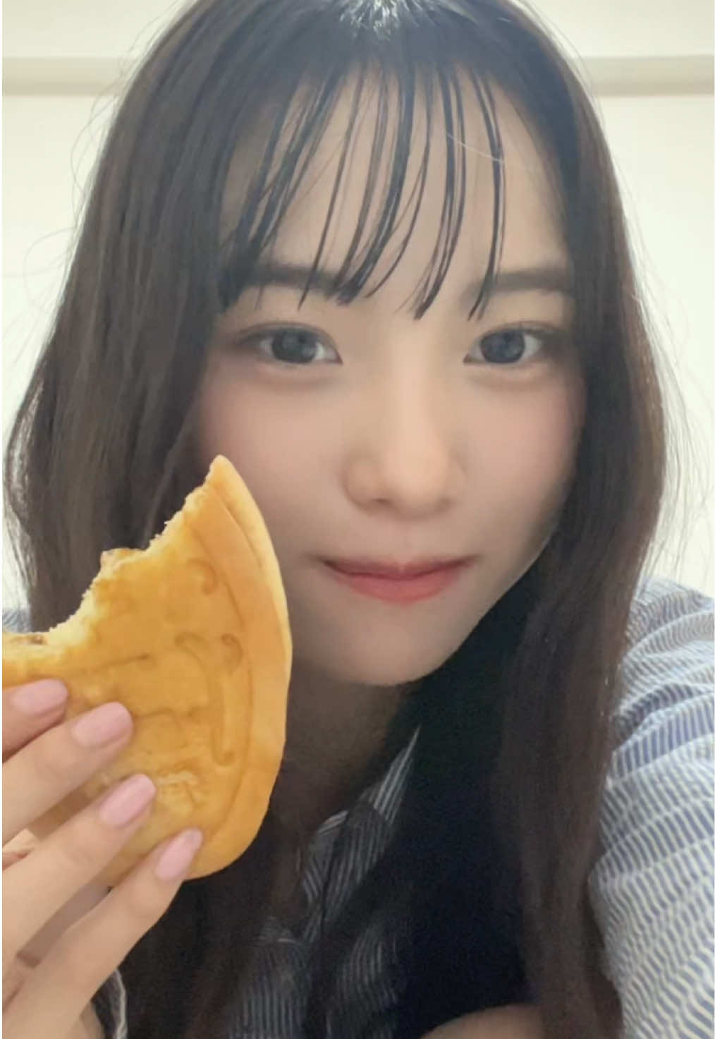 仕事終わりに大好きな曲と大好きな甘いもの🥰🥰 頑張った日は自分にご褒美ね😽 #08 #17 #偉い 