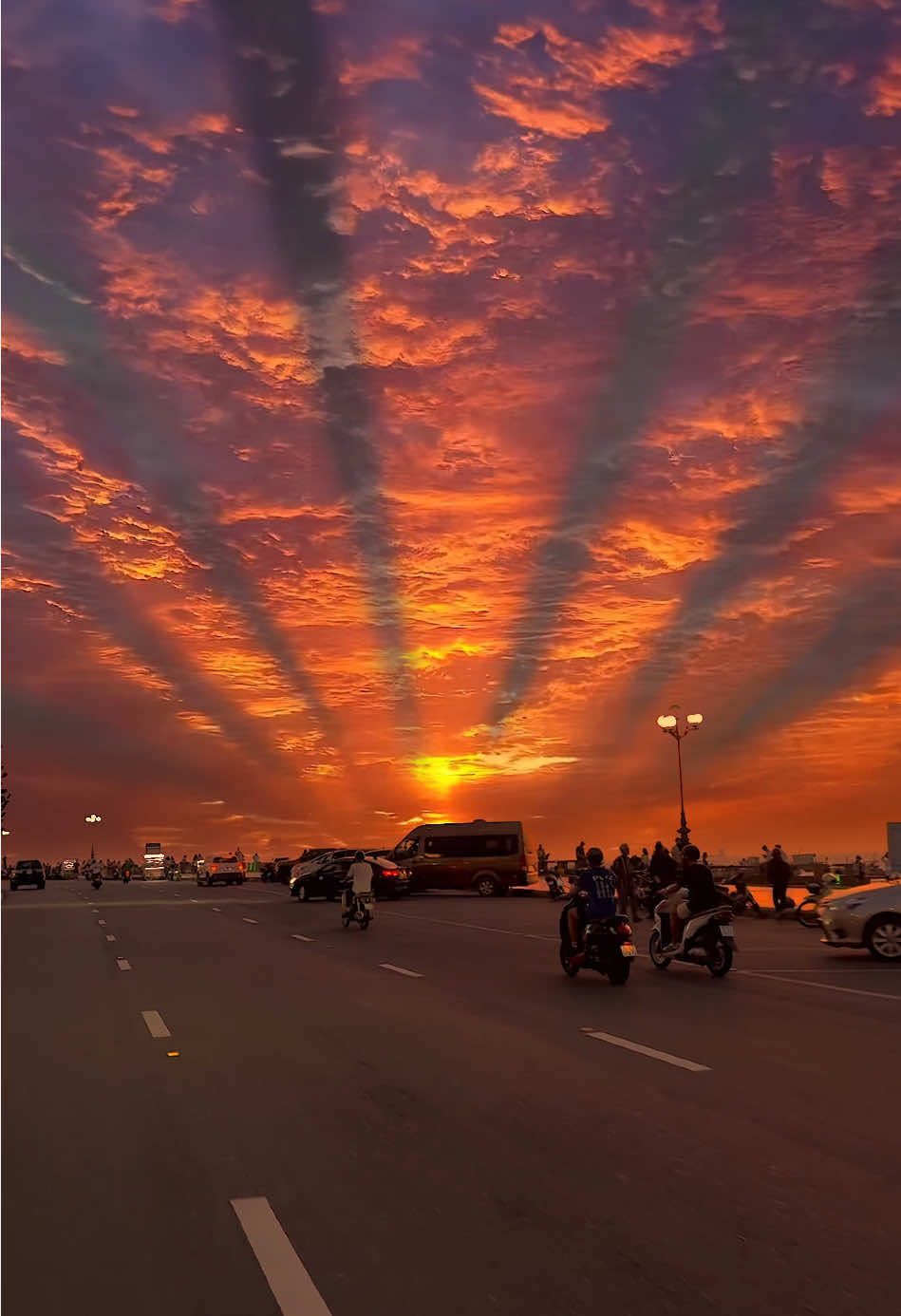 The sunset glow is beautiful. I miss you so much.#sunset #fyp 