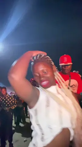 grooving this hit:#trendingchallenge #amapiano #dancechallenge #foryoupage #viralcontent #amapiano #amapianodance #fyp#creatorsearchinsight@TikTok