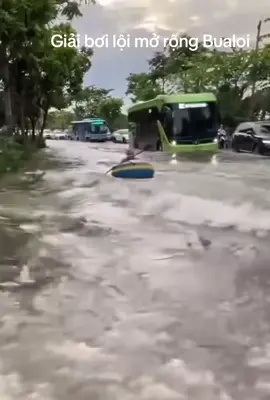 Ngập lụt kinh hoàng Lịch sử Hà Nội 😩😩😩#trending #trend #bãobualoi #hanoi #mưa #mưabao 