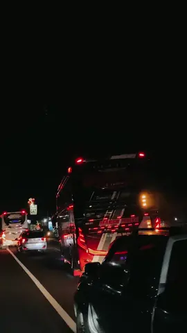 goyang.  #bus #videobus #bismania #busmalam #beranda 