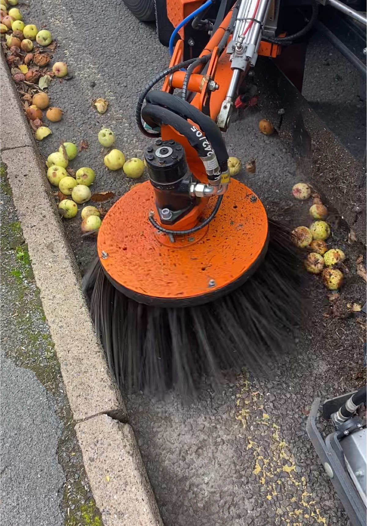One bad apple 🍎 … #StockSweepers #roadsweeper #satisfying #sweeping #CleanTok 