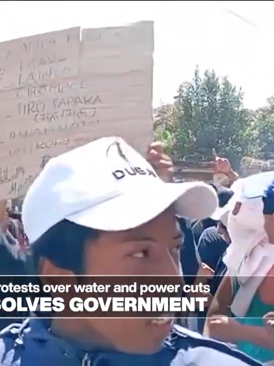 Rais wa Madagascar amesema kuwa atavunja serikali yake, kufuatia siku kadhaa za maandamano yanayoongozwa na vijana kuhusu kukosekana kwa maji na kukatika kwa umeme kwa muda mrefu. 