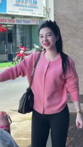 Cứ thấy máy quay là cổ cười🤭