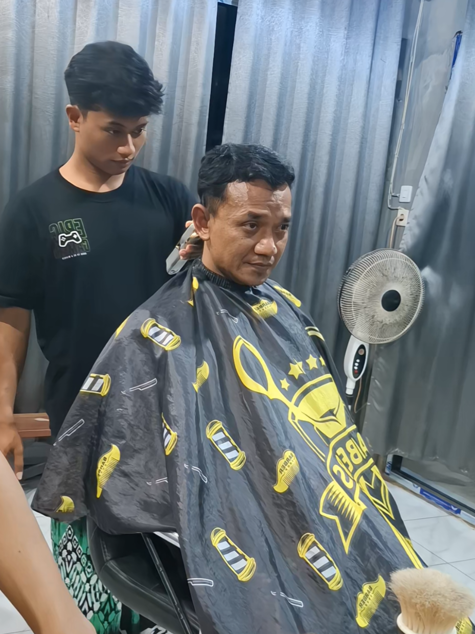 pilih dicukur ownernya apa chapsternya ka 😇 #barbershop  #pangkasrambut #haircuts  #barbershopindonesia 