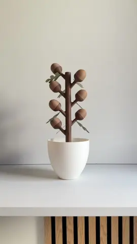7 days, 7 acorns. 🍂 This autumn branch doubles as a weekly pill organizer, with magnetic acorns and leaves that remind you if you’ve taken your dose. STL files are in my bio if you’d like to 3D print it yourself. #3dprinting #autumn #acorn #plants #pills   