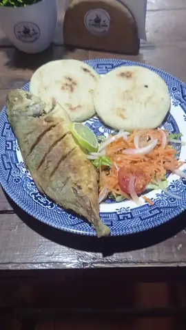 En el fogón del gordo trabajando almuerzos a 4$ desayuno pescado a 3.5$ 