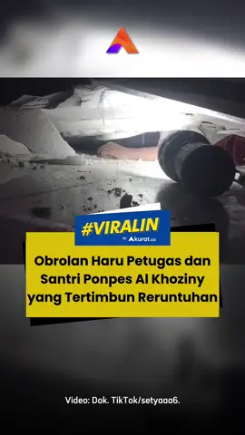 Dalam video yang direkam oleh tim Rescue Dinas Pemadam Kebakaran dan Penyelamatan (DPKP) Surabaya, terekam momen dramatis saat petugas berhasil menjangkau dua korban yang masih terjepit puing bangunan pada Senin (29/9/2025). Petugas menanyai nama mereka, diketahui bernama Yusuf dan Haikal. Dalam suasana yang penuh ketegangan di tengah ruang sempit celah-celah runtuhan, tim rescue tetap memberikan semangat kepada mereka agar tetap tenang dan menunggu proses evakuasi. Petugas pun terus memberikan dukungan moral bagi para korban. Ia mencoba menenangkan kedua korban dan menyampaikan bahwa tim penyelamat sedang bekerja keras untuk bisa mengevakuasi mereka secepatnya. 🎥: Dok. TikTok/setyaaa6. #viral #petugasrescue #ponpesalkhoziny #santri #akuratco