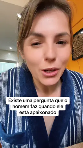 que homem apaixonado faz: “Como é sua relação com sua família?” “Qual foi o momento mais difícil da sua vida?” “O que te faz realmente feliz?” “Você quer ter filhos um dia?” “Qual seu maior medo?” Contraste claro com perguntas superficiais: “Como foi seu dia?” “Que série tá assistindo?” “Vamos sair sábado?” Perceberam a diferença da profundidade do interesse dele ? #dicasderelacionamento #ficantecomoficante #posicionamento #relacionamentotoxico #relacionamentosaudavel 