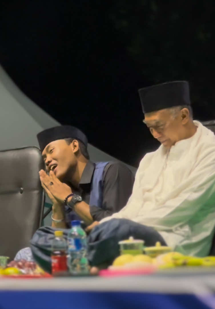 Dawuh gus ell Ati ati Karo wong tulus bolo . #viralvideotiktok #viralvideo #viralvideotiktokparati #fypシ゚viral #fypシ゚viral @MT. IBADALLAH OFFICIAL 