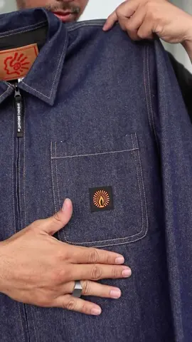 Work jacket denim, pilihan tepat buat yang suka ngumpulin barang timles 😍😍 #shiningbrightco 