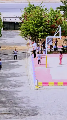 Bugün, eski okulumuzdan bir anı yakalamak istedik. Okul bahçesinde, anılarımızla dolu o günleri yad ettik. Zamanın ne kadar hızlı geçtiğini fark ettik ve bunu fotoğraflarla ölümsüzleştirmek istedik. Seydi Keskin,den güzel bir çekimle, anılarımıza bir hatıra daha ekledik. Bu güzel deneyim için mutluyuz.❤️❤️✋️