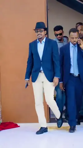 Qaar kamida masuuliyiinta Ayaanle Cayr 
