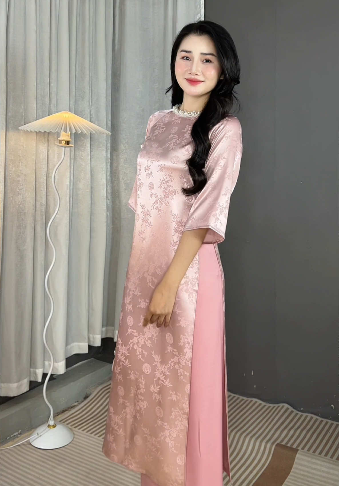Áo dài này không đẹp không đỉnh áo nào đẹp nữa hả chị ơi #gianghuongcardina #aodai #aodaivietnam #aodaicachtan #aodaitet 