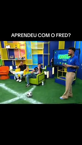 Fred Bruno mostrou como se faz a cavadinha do jeito certo, depois do erro de Yuri Alberto 😅⚽️ #CavadinhaPerfeita #FredBruno #YuriAlberto #FutebolÉResenha #GolDeClasse