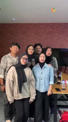 ​Tes Pengetahuan Islam, CHECK! ✅ Yuk, ikutan jawab pertanyaan di video ini! Kira-kira kamu bisa jawab berapa soal dengan benar? ​Tulis skormu di kolom komentar ya, tapi jangan scroll dulu sebelum coba jawab sendiri! 😉 Siapa yang berhasil jawab semua? ​#KuisIslam #TanyaJawabIslam #CerdasCermatIslam #PengetahuanIslam #BelajarIslam 