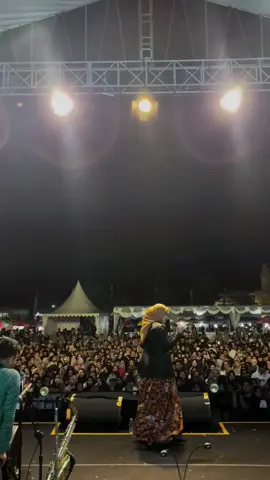 Gas rame ke ya cah ben nganti ewunan👋🏻 @Woro Widowati  #worowidowati #musikditiktok #patgulipat #jawasad #jawasadstory 