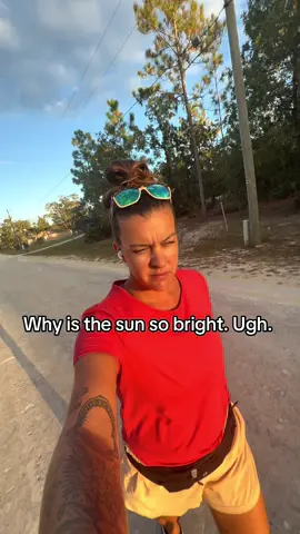 I don’t like the sun so bright. Turn it down. #walktok #florida #floridasun #sunset #sunsetwalk 