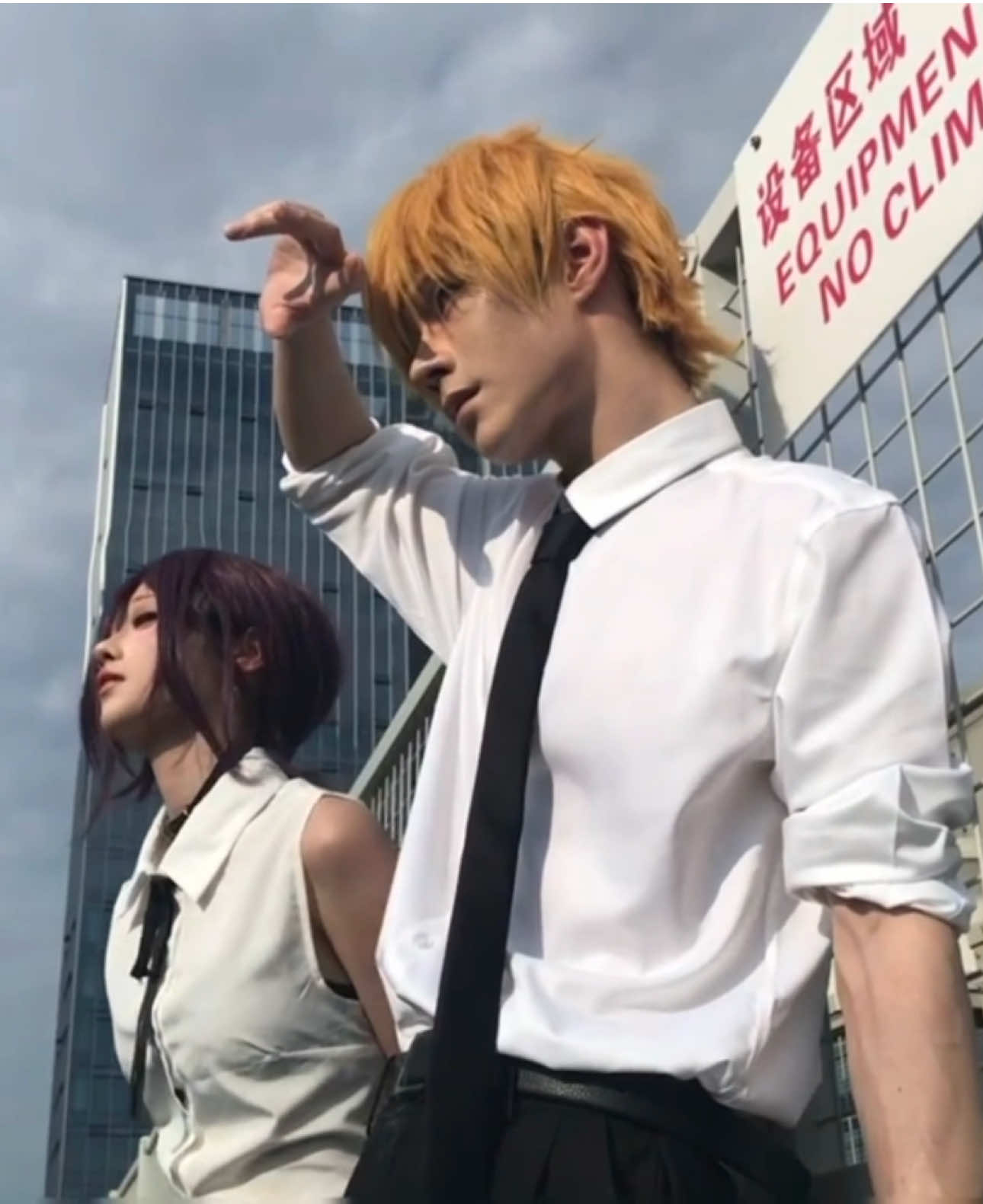 Denji, sự thật là... em cũng chưa từng được đến trường Denji x Reze 💣 cosplay by 多布理 & 不鸡丟  #cosplay  #chainsawman #denji #reze #dance 