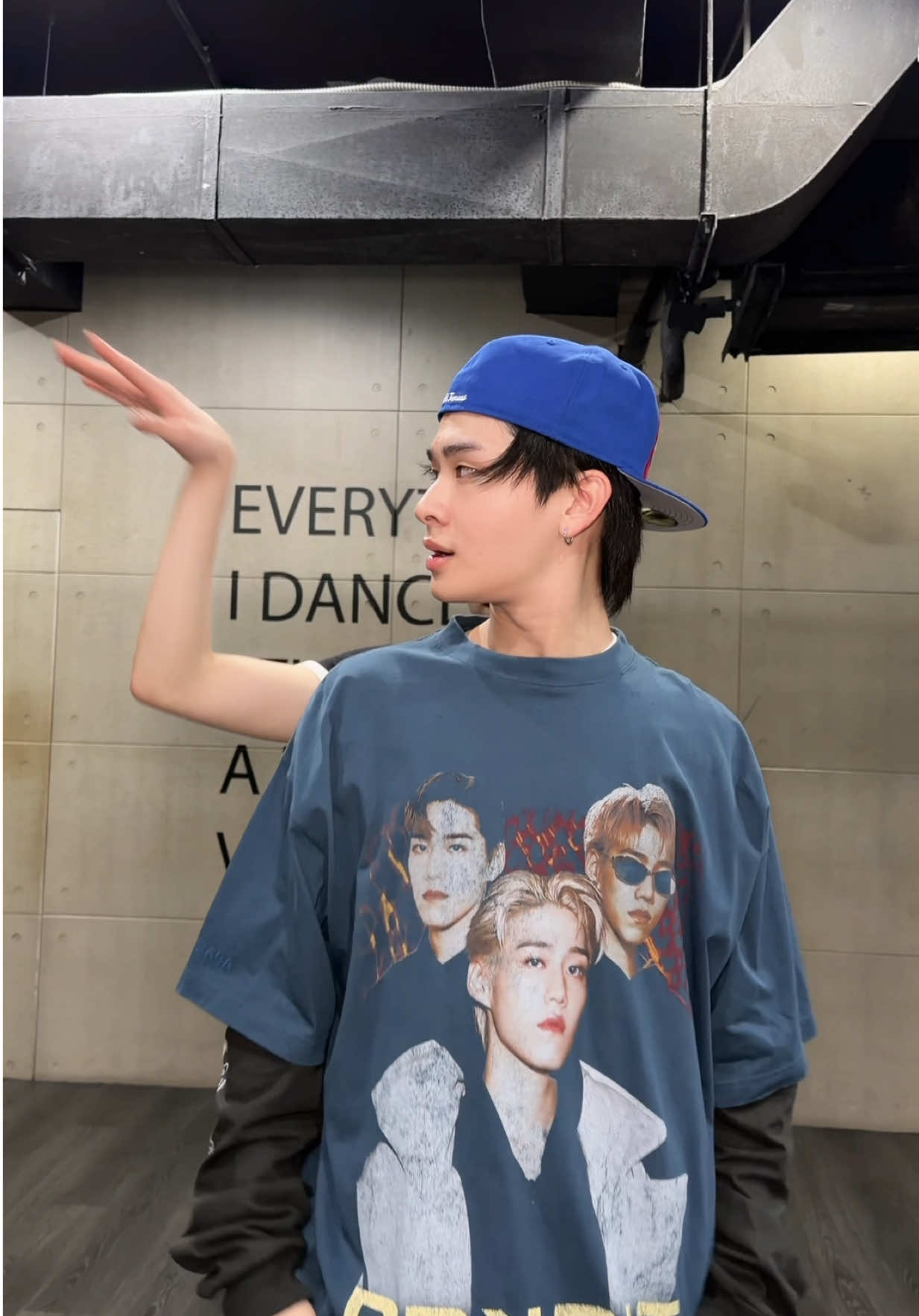 พา @THAI BUS มาซ้อมเผื่อต้องเดินตากฝน (รักแค่ไหนเสื้อยังใส่) 🤍 #PPKrit_Whatsgoingon #เพลงดังTikTok #PPKritt #BUSbecauseofyouishine #THAIchayanon