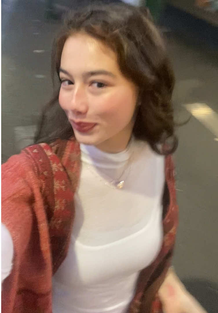 I honestly got very anxious doing my makeup in public but I was running so late as I always am and I didn’t have time to at home!! I’m proud of myself tho 🫶 ##grwm