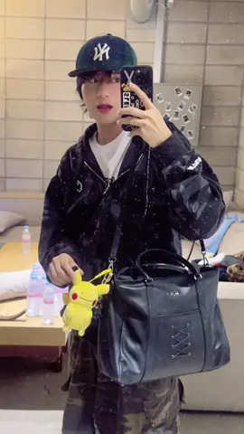 Here is my LABEWBEW where’s yours ? 💛⚡️ #XODIAC #소디엑 #ZAYYAN #자얀 