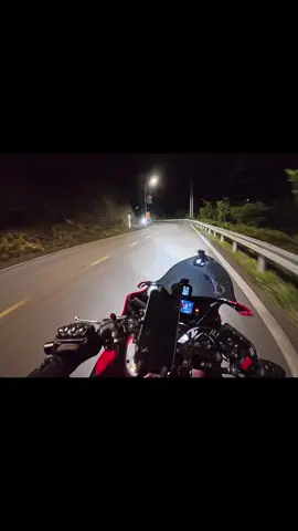 Idol nào ms phi qua tôi như tên bắn vậy 😬😬 từ từ thôi....😬😬😳🤷‍♀️#xuhuongtiktokk #nhanvatchinh #phượt #pkl #cbr650r 