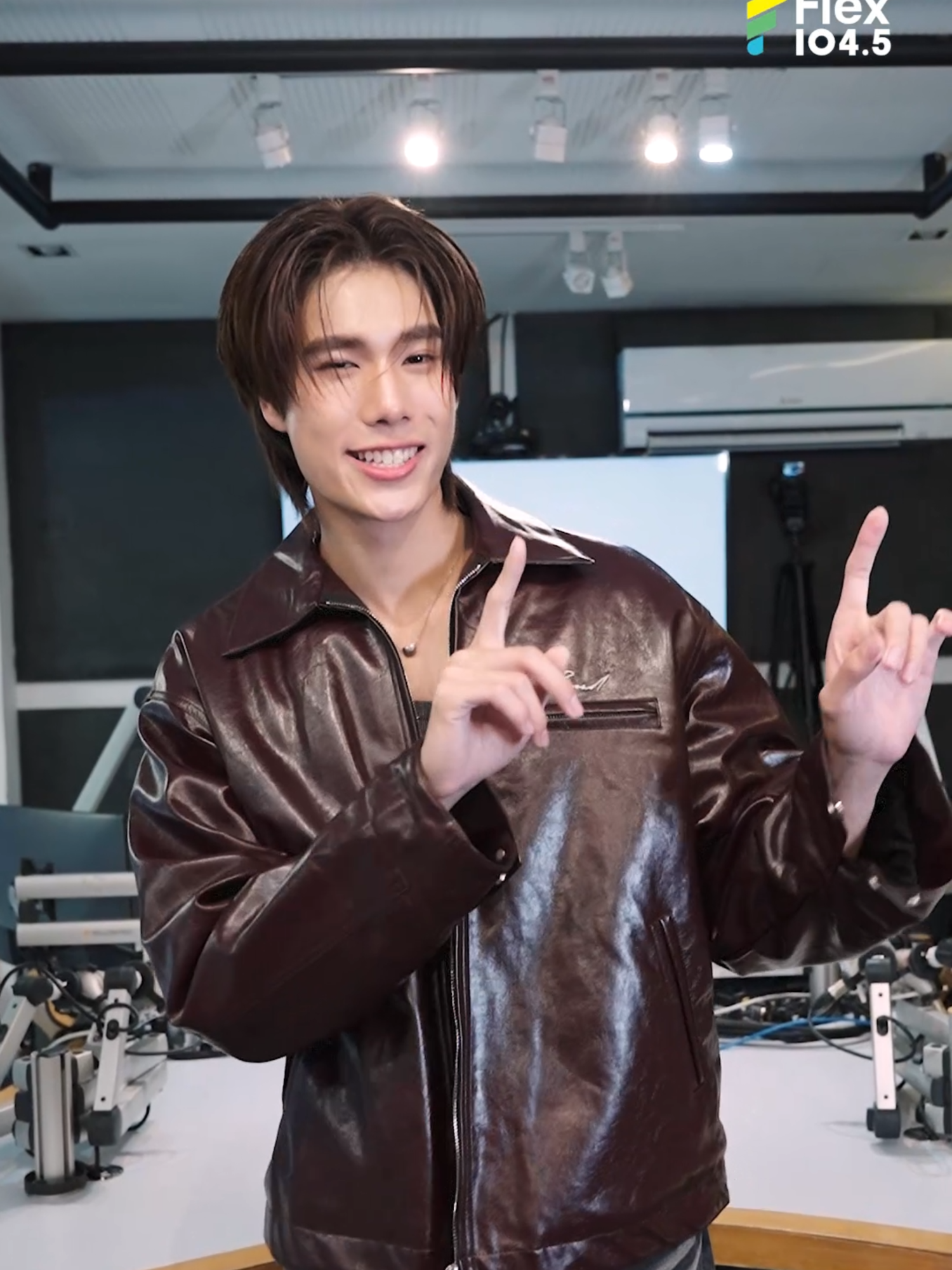 หัวใจที่พร้อมเสี่ยง คือหัวใจที่พร้อมรัก🖤❤️ 𝐏𝐇𝐔𝐖𝐈𝐍 ขอ “เทหมดหน้าตัก (All In)” ให้ทุกคน #PHUWIN_ALLINChallenge   📌ดูรายการ Flex Talk ย้อนหลังได้ทาง YouTube : FlexConnect @phuwintang03 @risermusicth . #Flex1045xPHUWIN_ALLIN #PHUWIN_ALLIN #phuwintang #RISERMUSIC #FlexTalk #FlexConnect #Flex1045