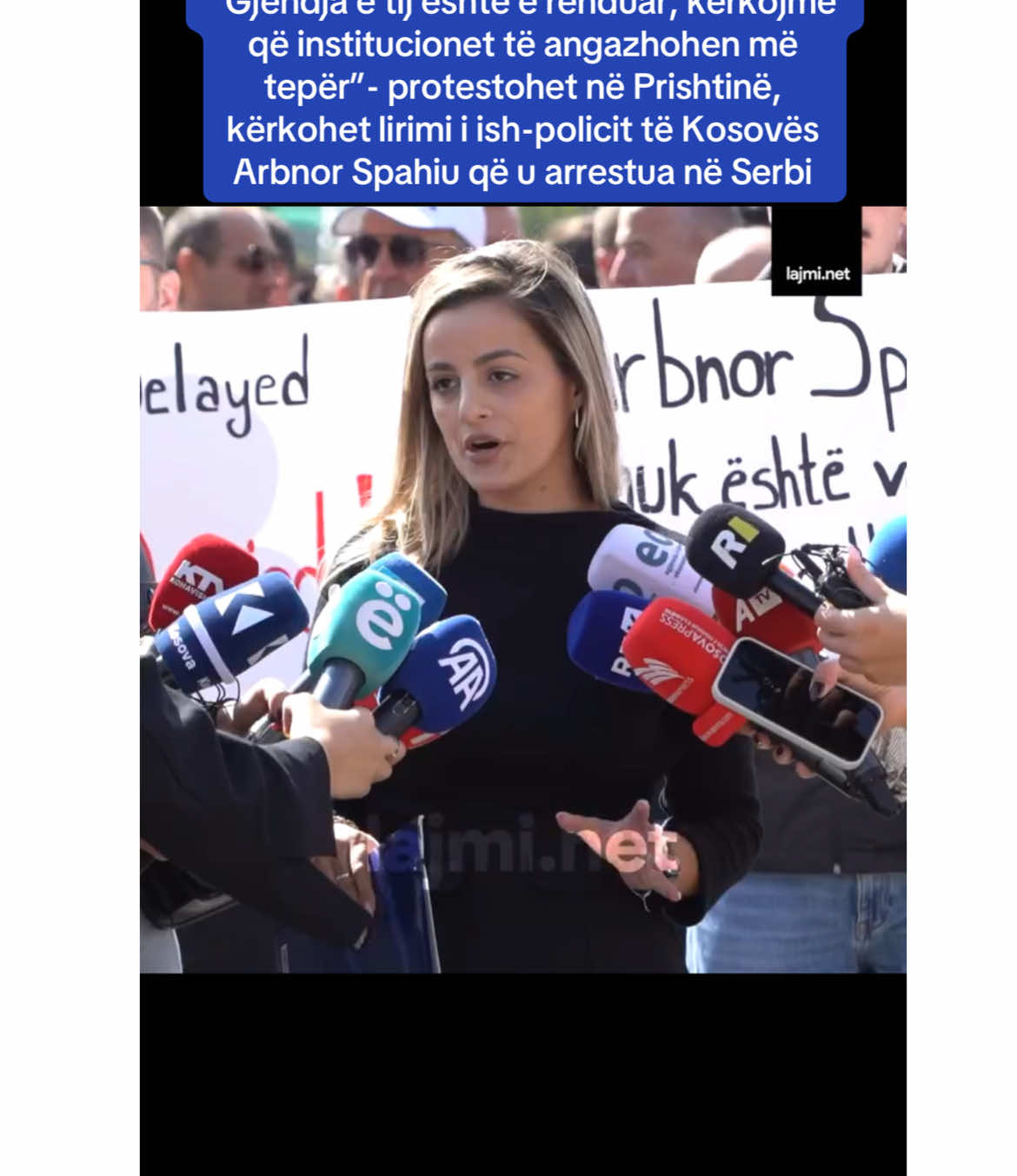 #arbnorspahiu “Gjendja e tij është e rënduar, kërkojmë që institucionet të angazhohen më tepër”- protestohet në Prishtinë, kërkohet lirimi i ish-policit të Kosovës Arbnor Spahiu që u arrestua në Serbi #lajminet #kosova 